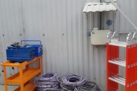 Desmontaje de cable en Vinisa Fueguina S.R.L